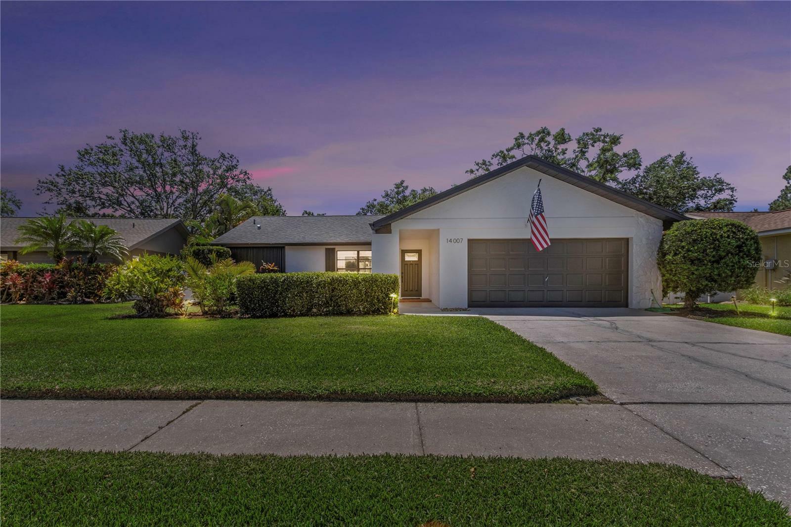 Property Photo: 14007 Middleton Way FL 33624