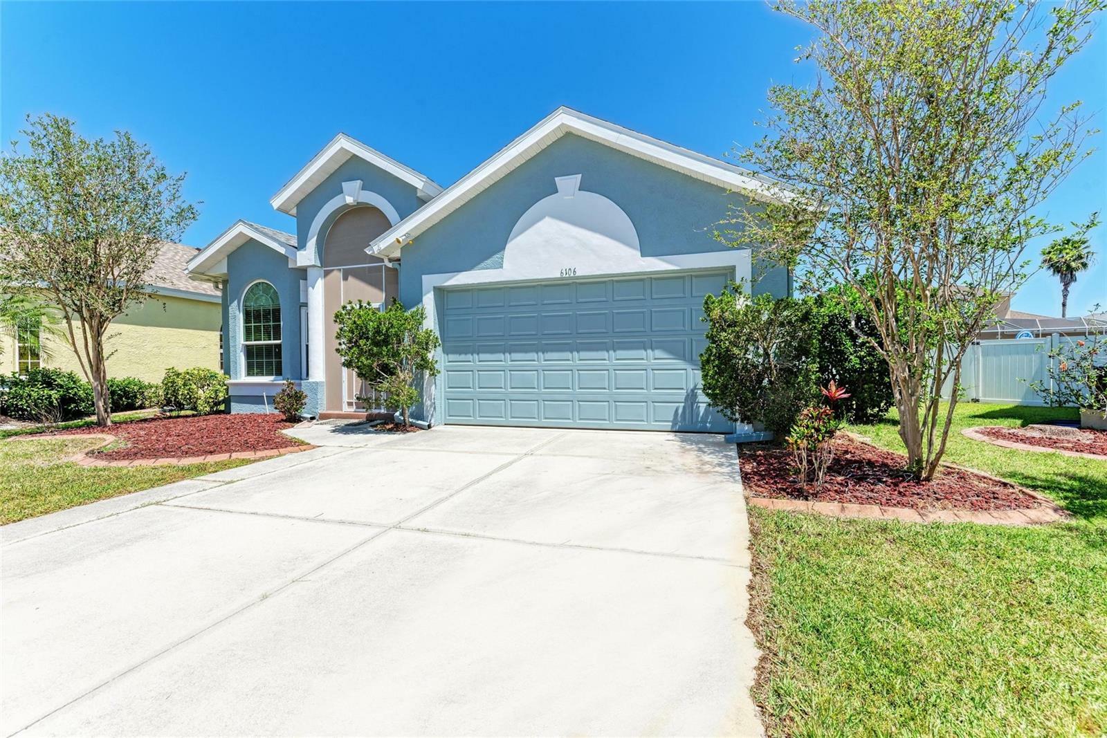 Property Photo: 6106 New Paris Way FL 34222