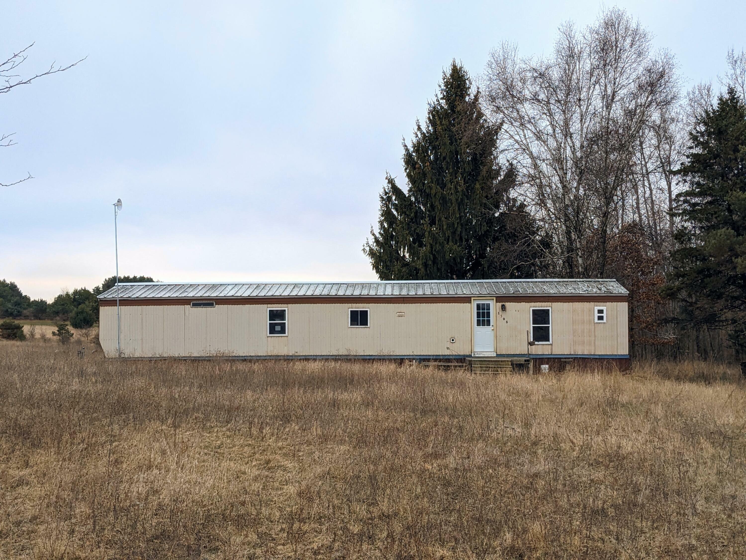Property Photo: 1595 N County Line Road MI 48886