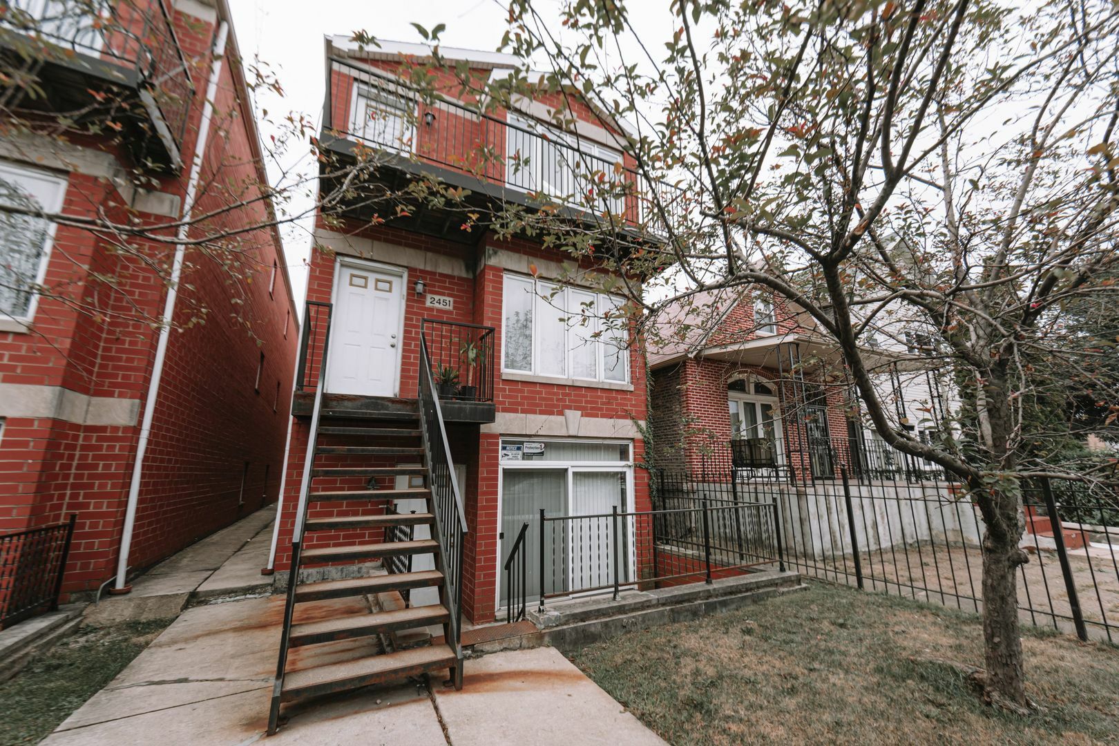 Property Photo: 2451 W Polk Street 1 IL 60612