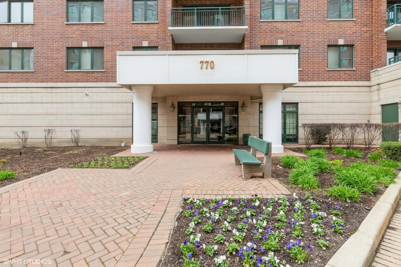Property Photo: 770 Pearson Street 302 IL 60016