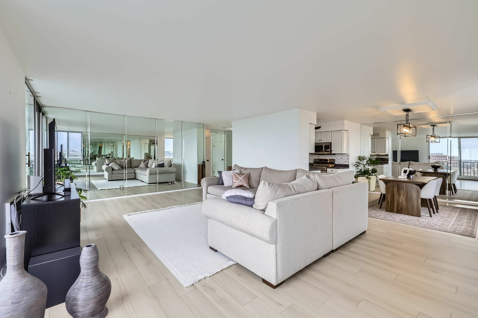 Property Photo:  40 N Tower Road 8G  IL 60523 