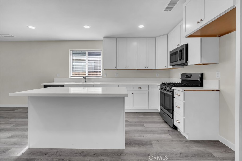 Property Photo:  260 W Stephen Street  CA 92324 
