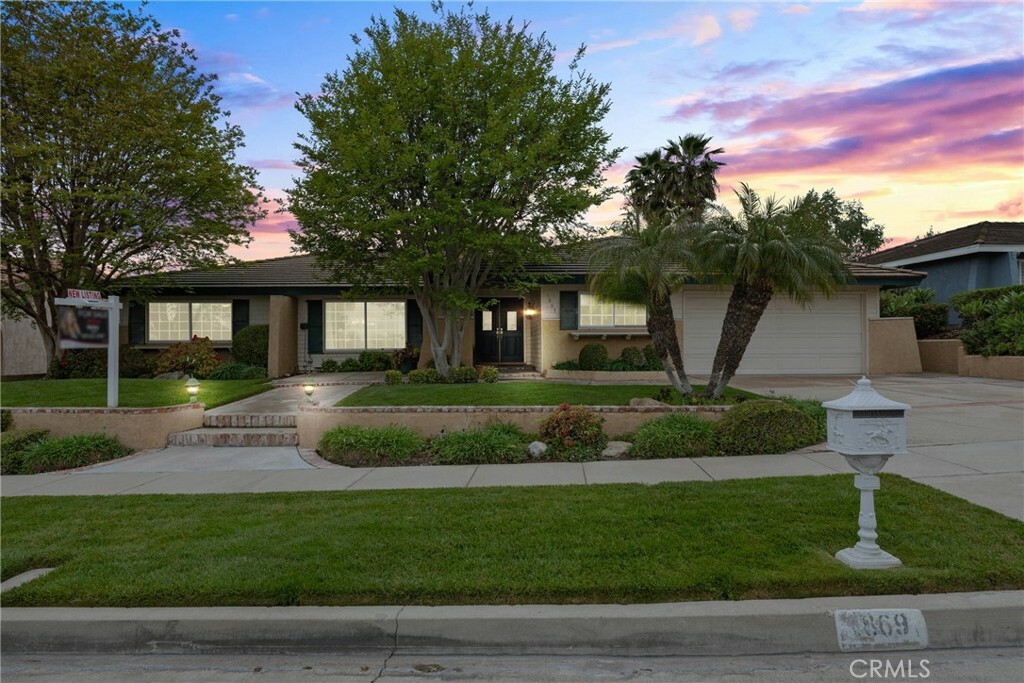 Property Photo:  1869 N O'Malley Way  CA 91784 