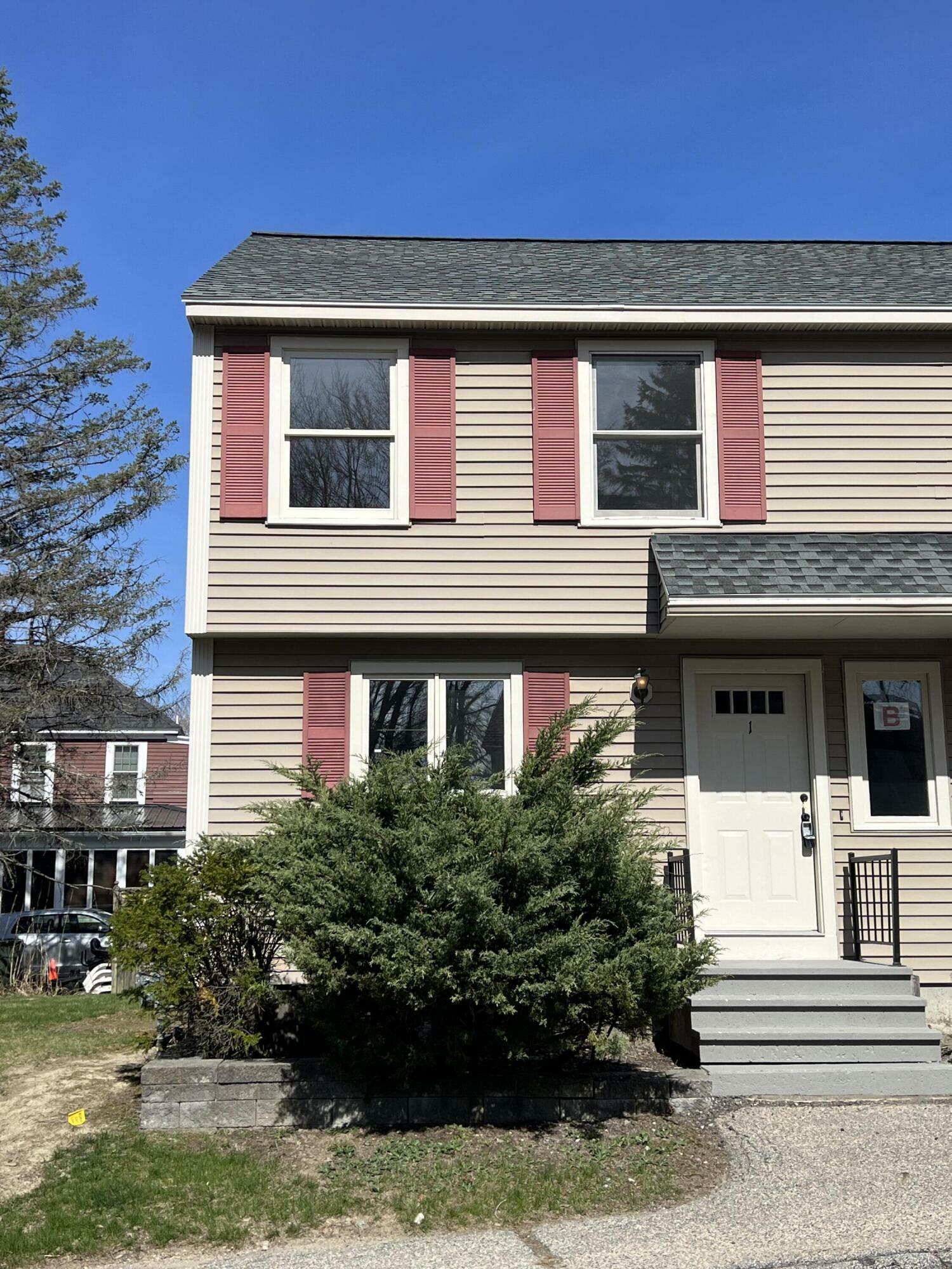 Property Photo:  162 Beach Street 1  ME 04072 