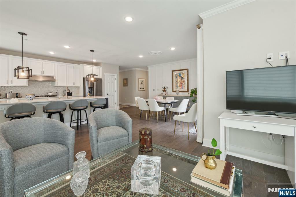 Property Photo:  1 Hadley 101  NJ 07960 