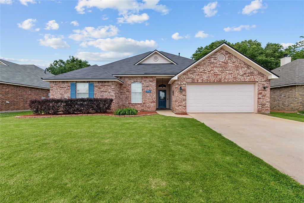 Property Photo: 208 Avondale Lane LA 71112