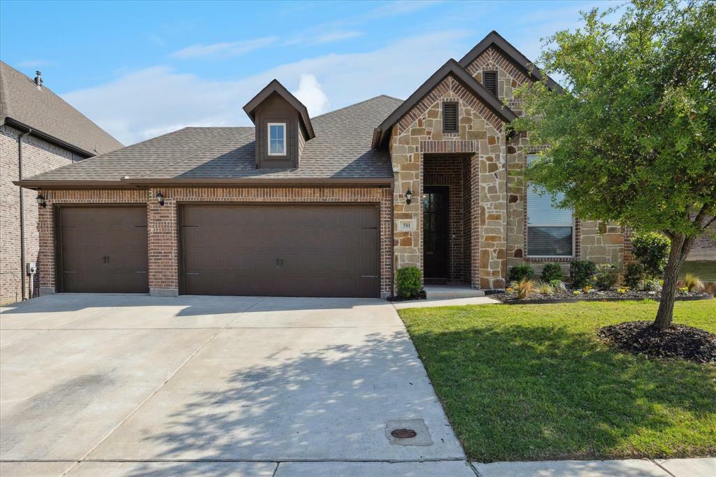 Property Photo: 511 Ranchwood Drive TX 76247