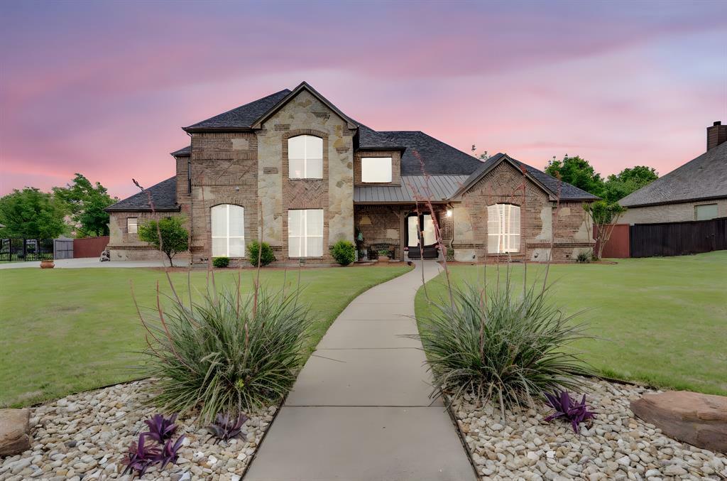 Property Photo: 1625 Plum Creek Drive TX 76065