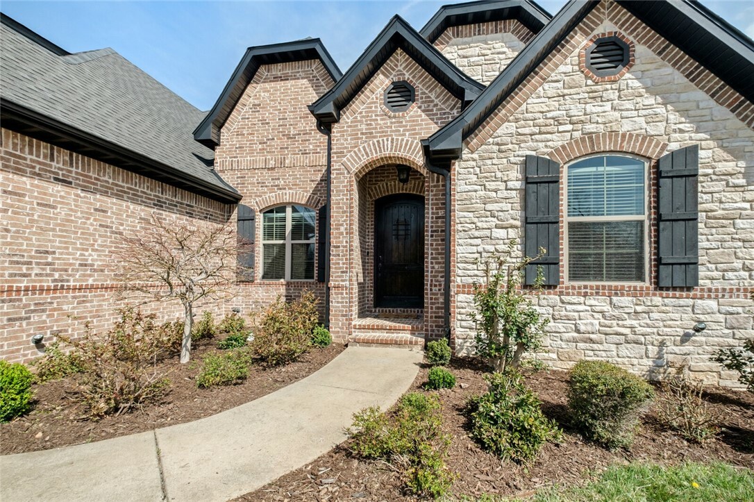 Property Photo: 3905 NE Cadbury Avenue AR 72712
