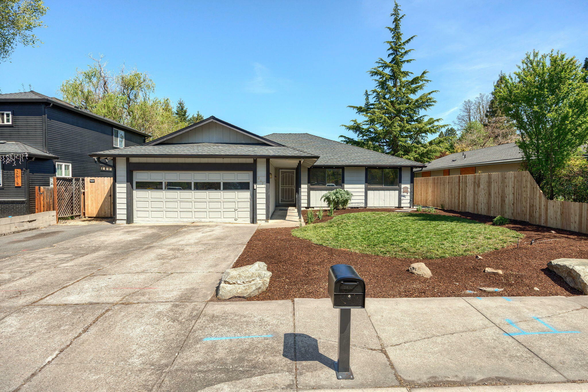Property Photo: 2621 Siskiyou Boulevard OR 97504