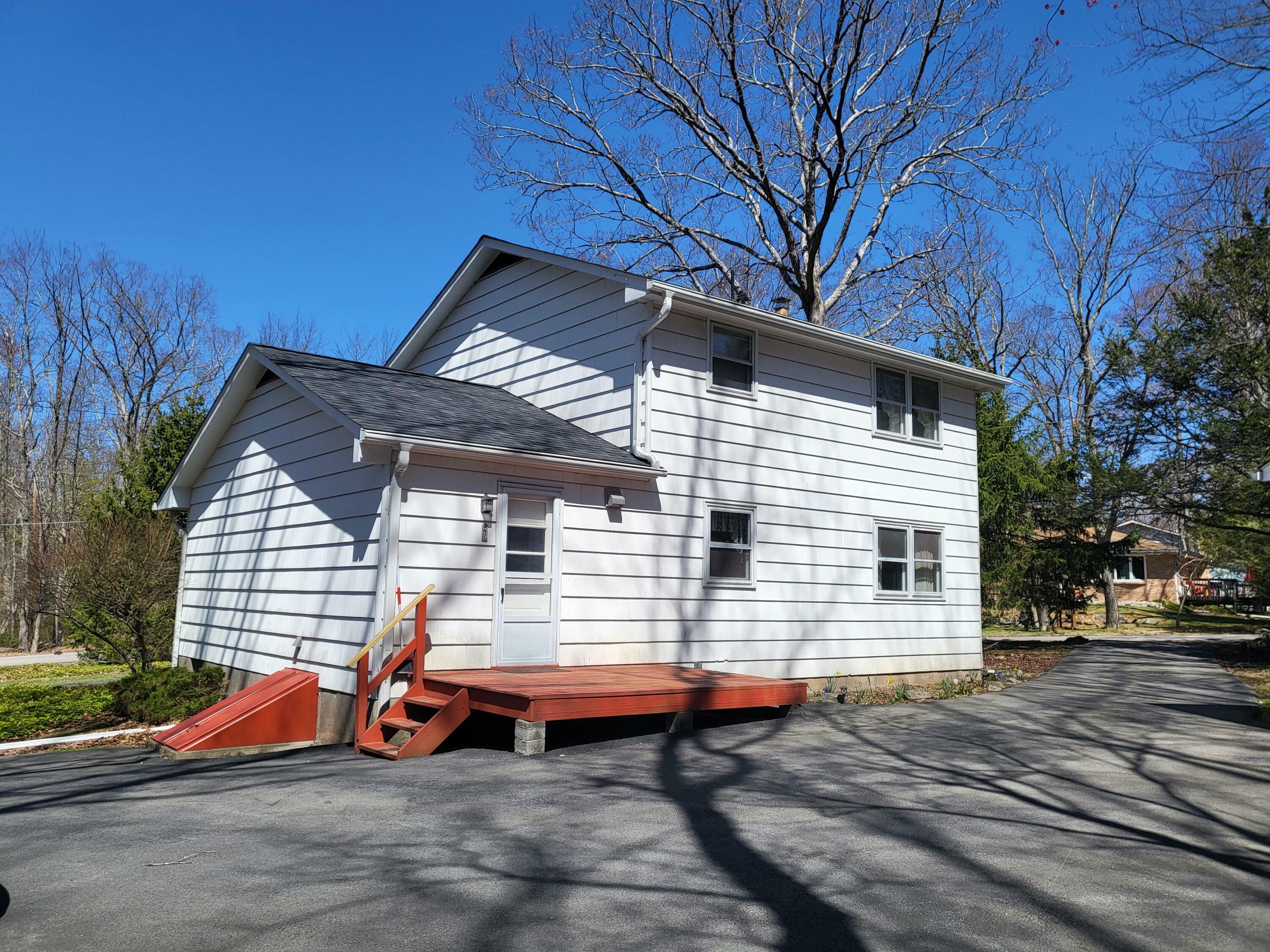 Property Photo: 7425 W Dogwood Lane PA 18326