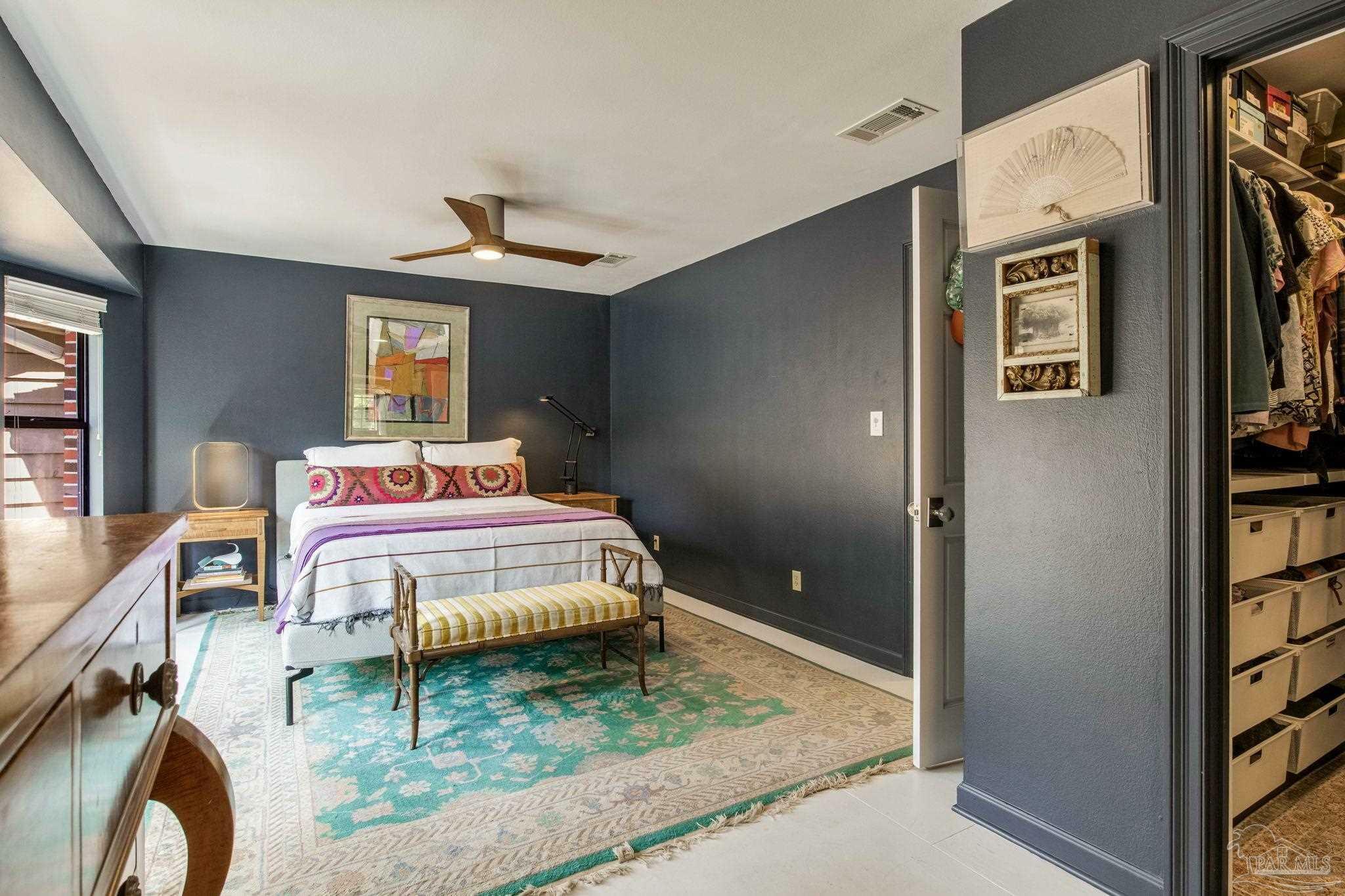 Property Photo: 624 Bayshore Dr FL 32507