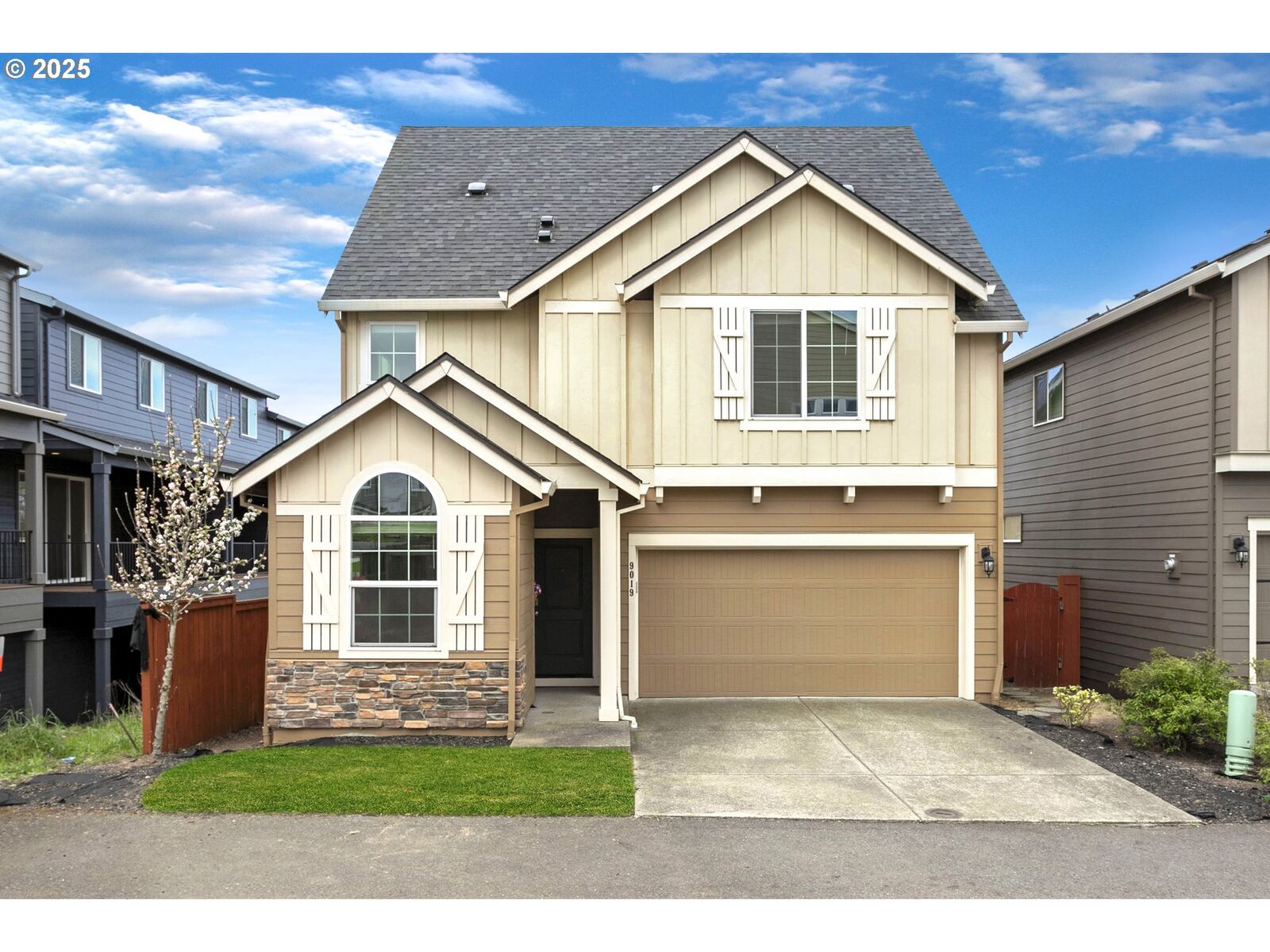 Property Photo:  9019 N Dogwood St  WA 98607 