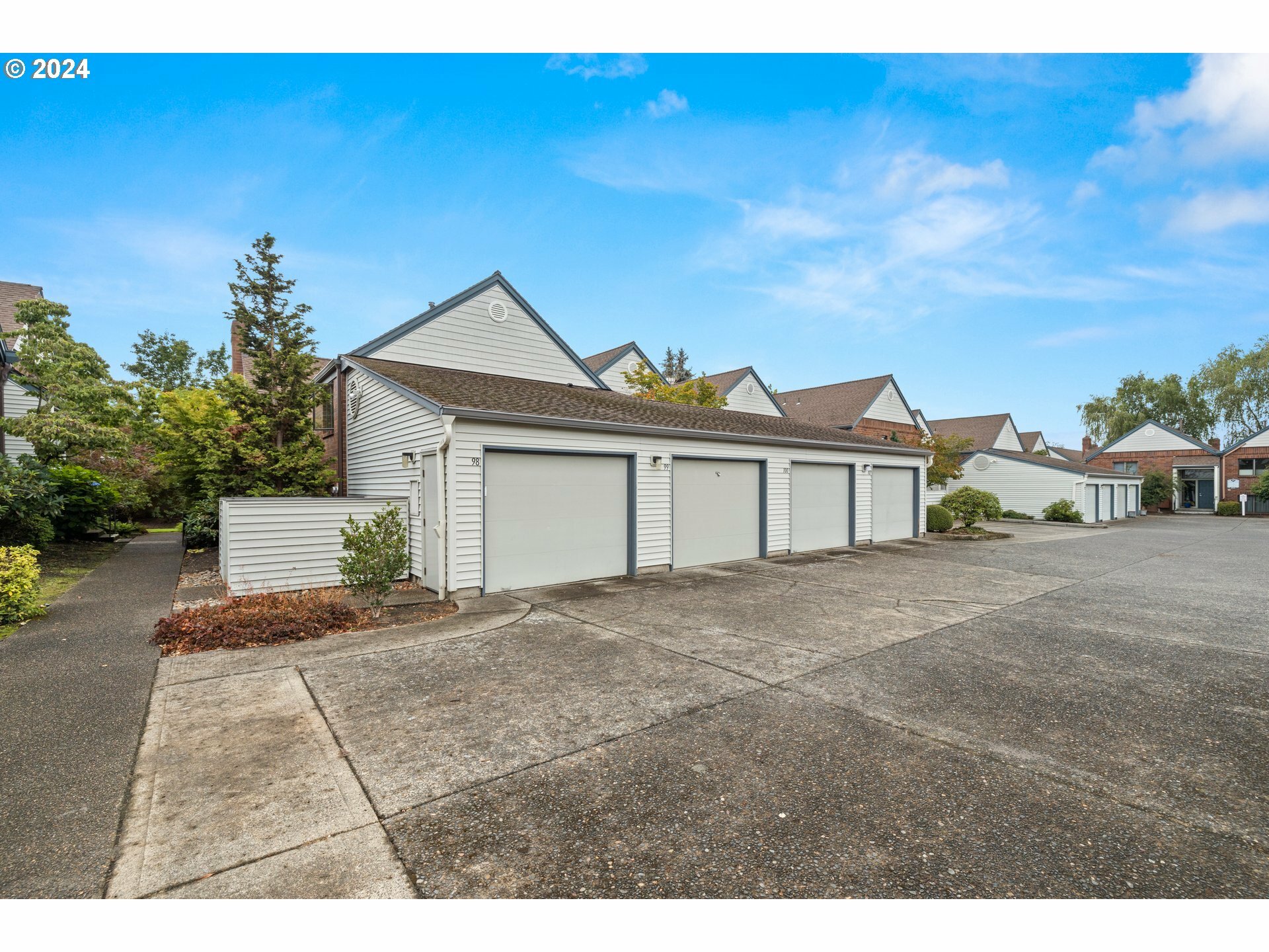 Property Photo: 14819 NE Sacramento St 99 OR 97230