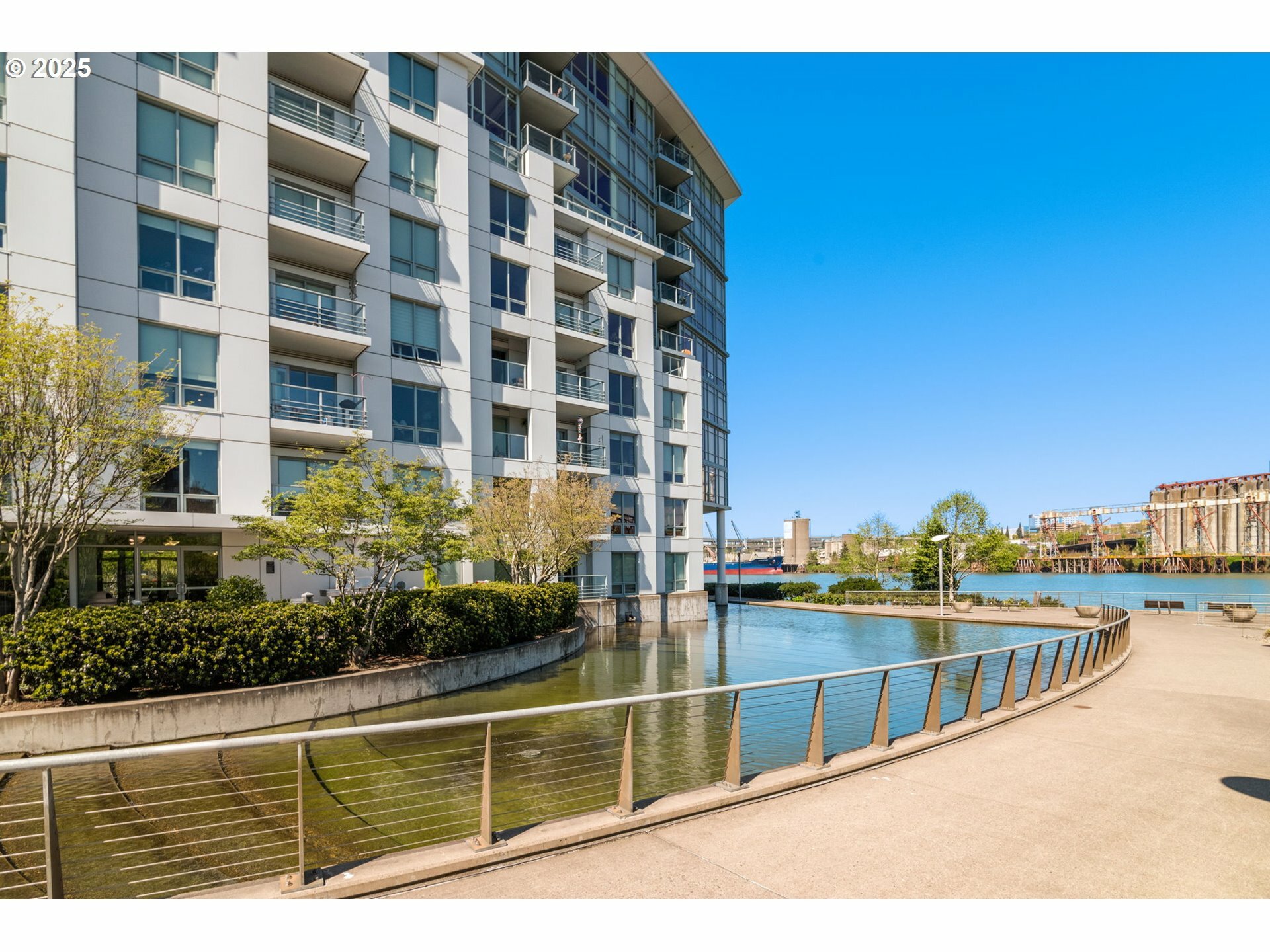 Property Photo: 1260 NW Naito Pkwy 204B OR 97209