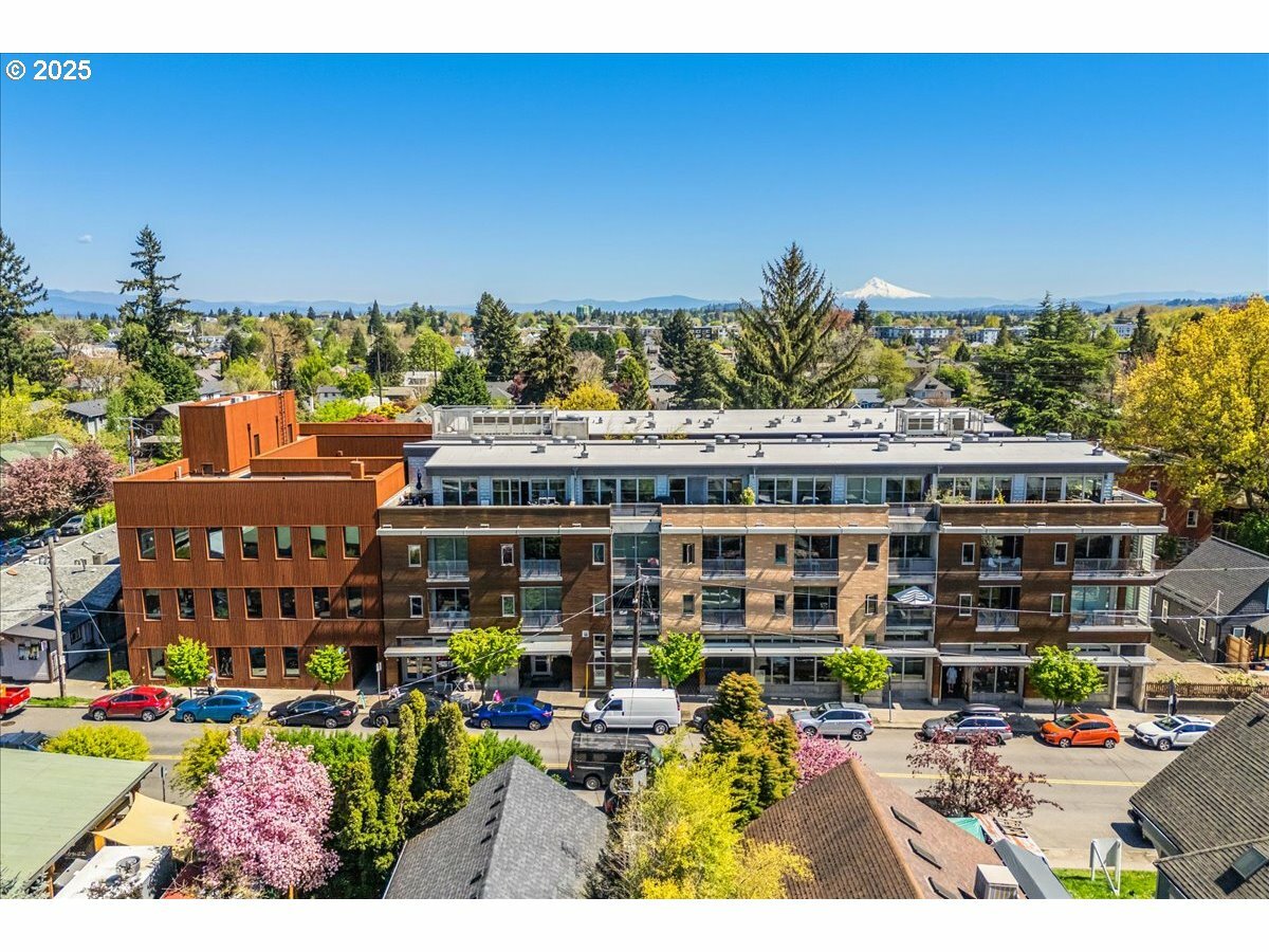 Property Photo: 4216 N Mississippi Ave #402 OR 97217