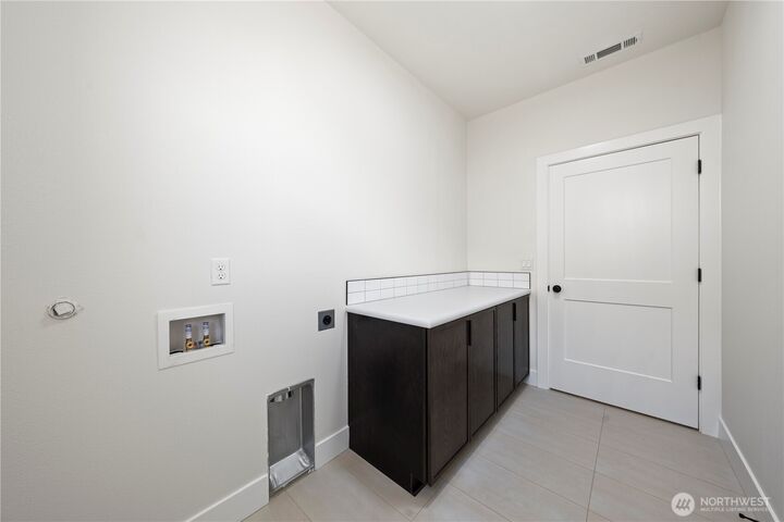 Property Photo:  1111 E Mt Hood Street  WA 99344 