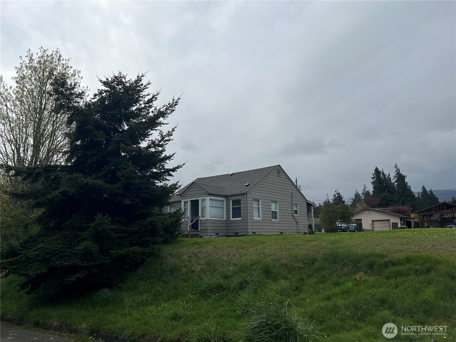 Property Photo:  1312  Columbia Street  WA 98362 