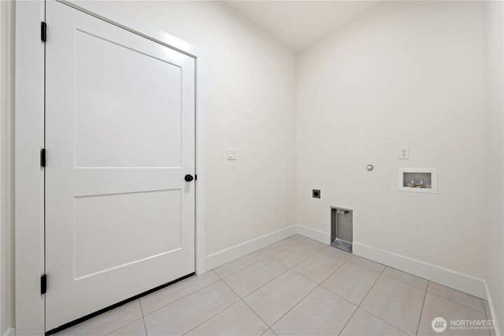 Property Photo:  1101 E Mt Hood Street  WA 99344 
