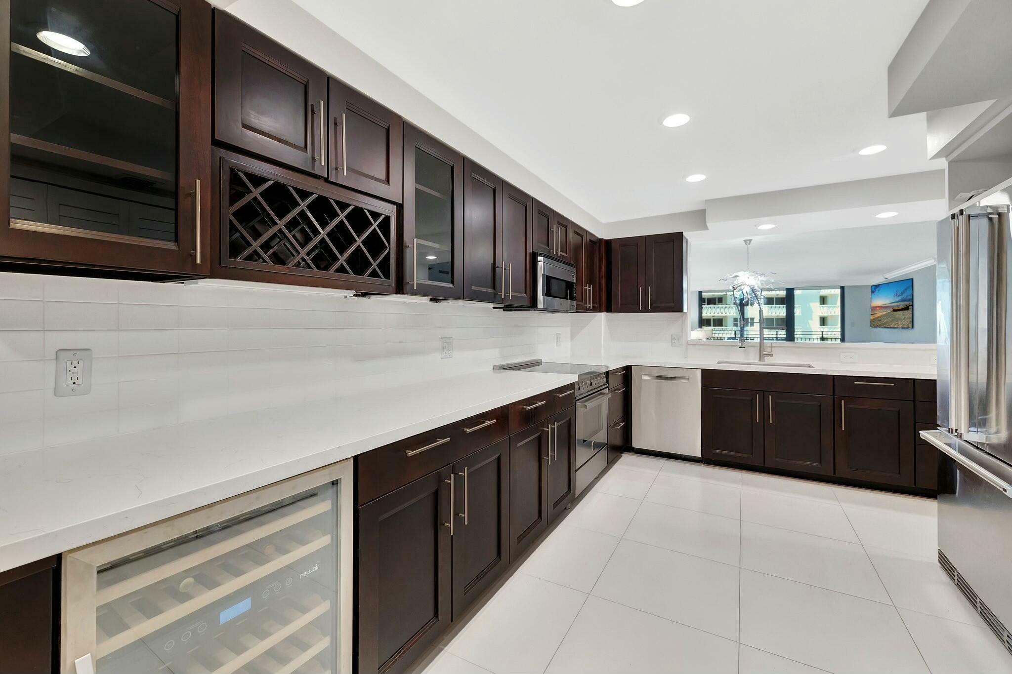 Property Photo: 1167 Hillsboro Mile 405 FL 33062