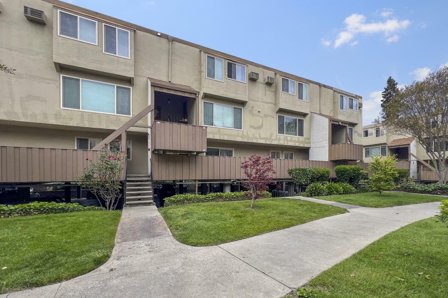 Property Photo: 410 Auburn Way 19 CA 95129