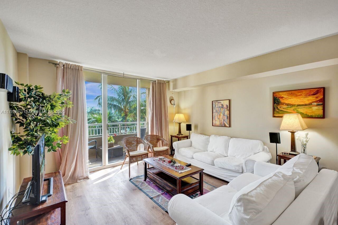 Property Photo:  19501 W Country Club Dr 402  FL 33180 