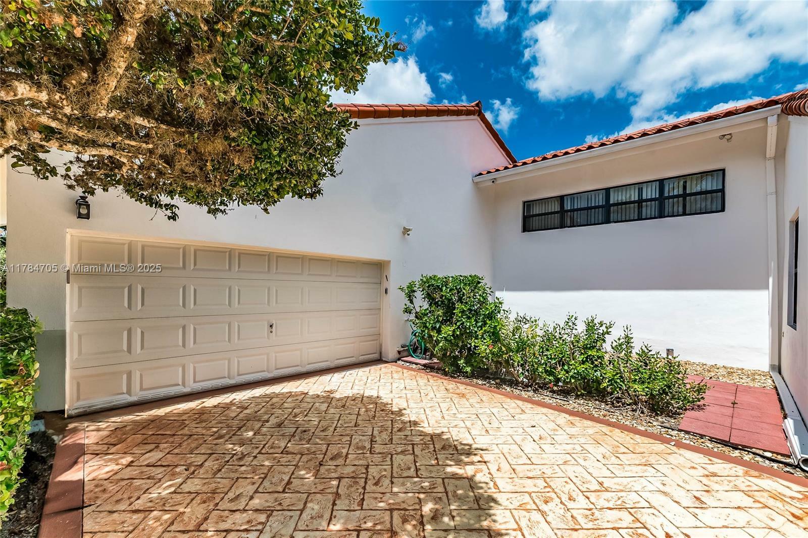Property Photo: 10204 SW 96th Ct FL 33176