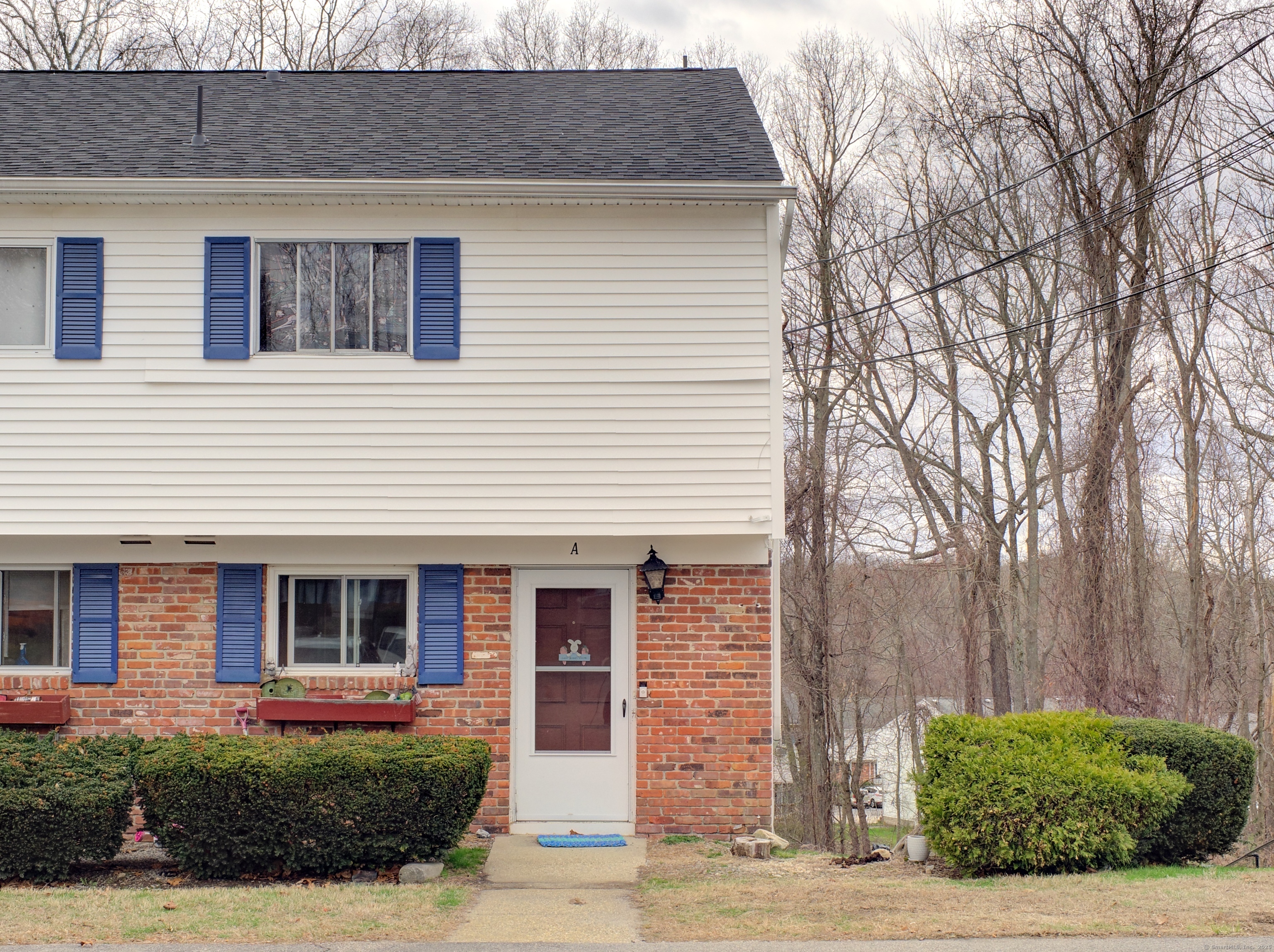 Property Photo:  27 Allen Drive Apt A  CT 06382 