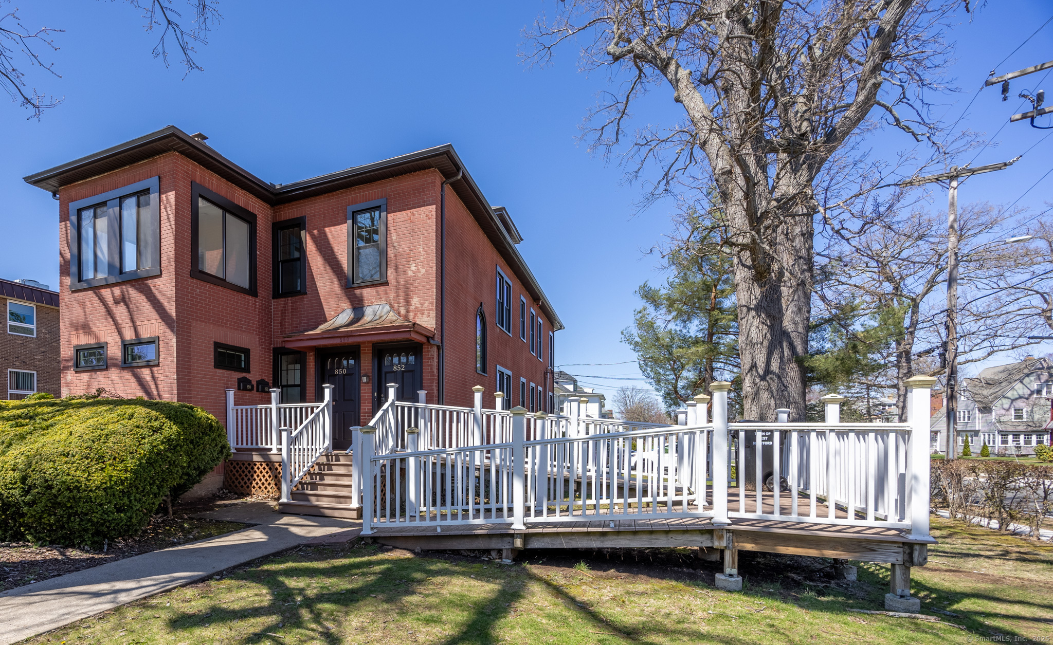 Property Photo: 850 Farmington Avenue C CT 06119