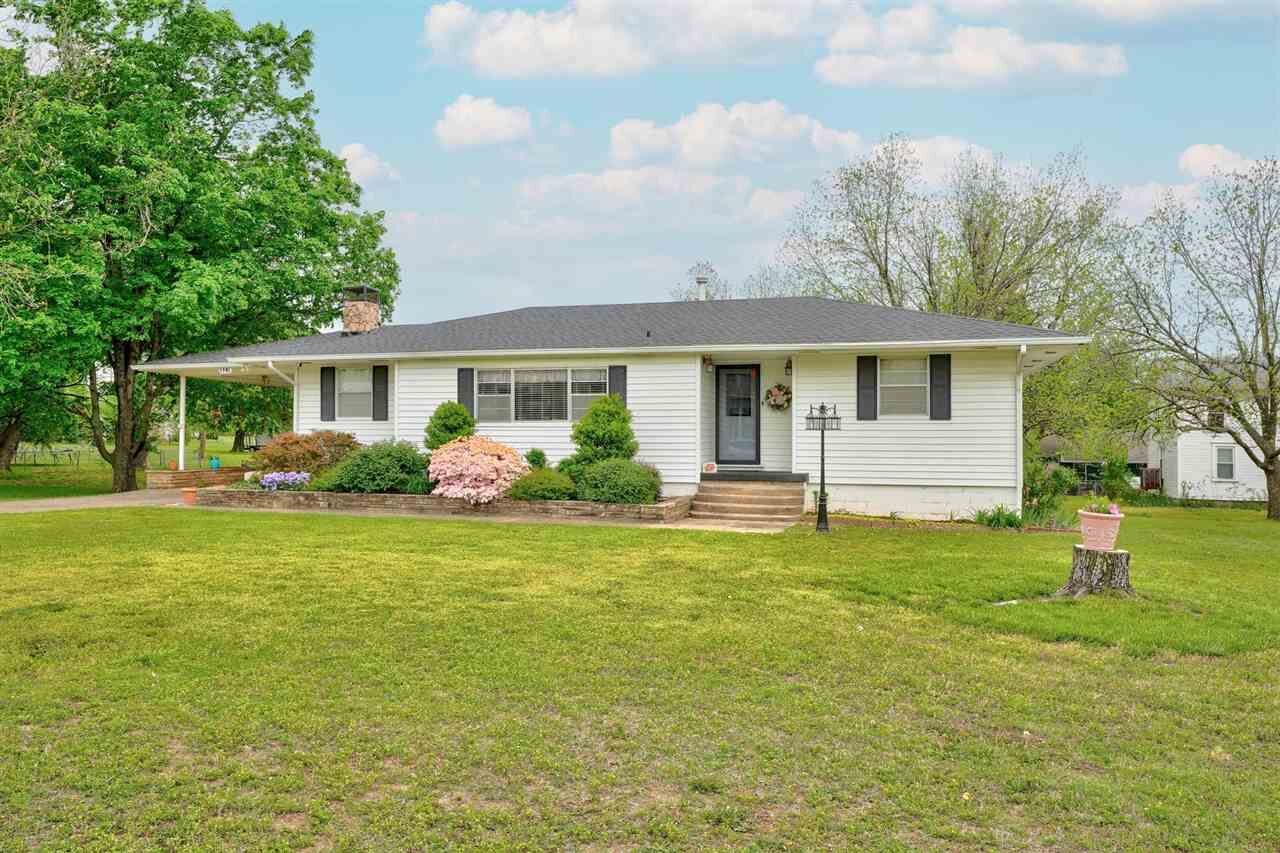 Property Photo: 1321 E Broadway Street OK 74023