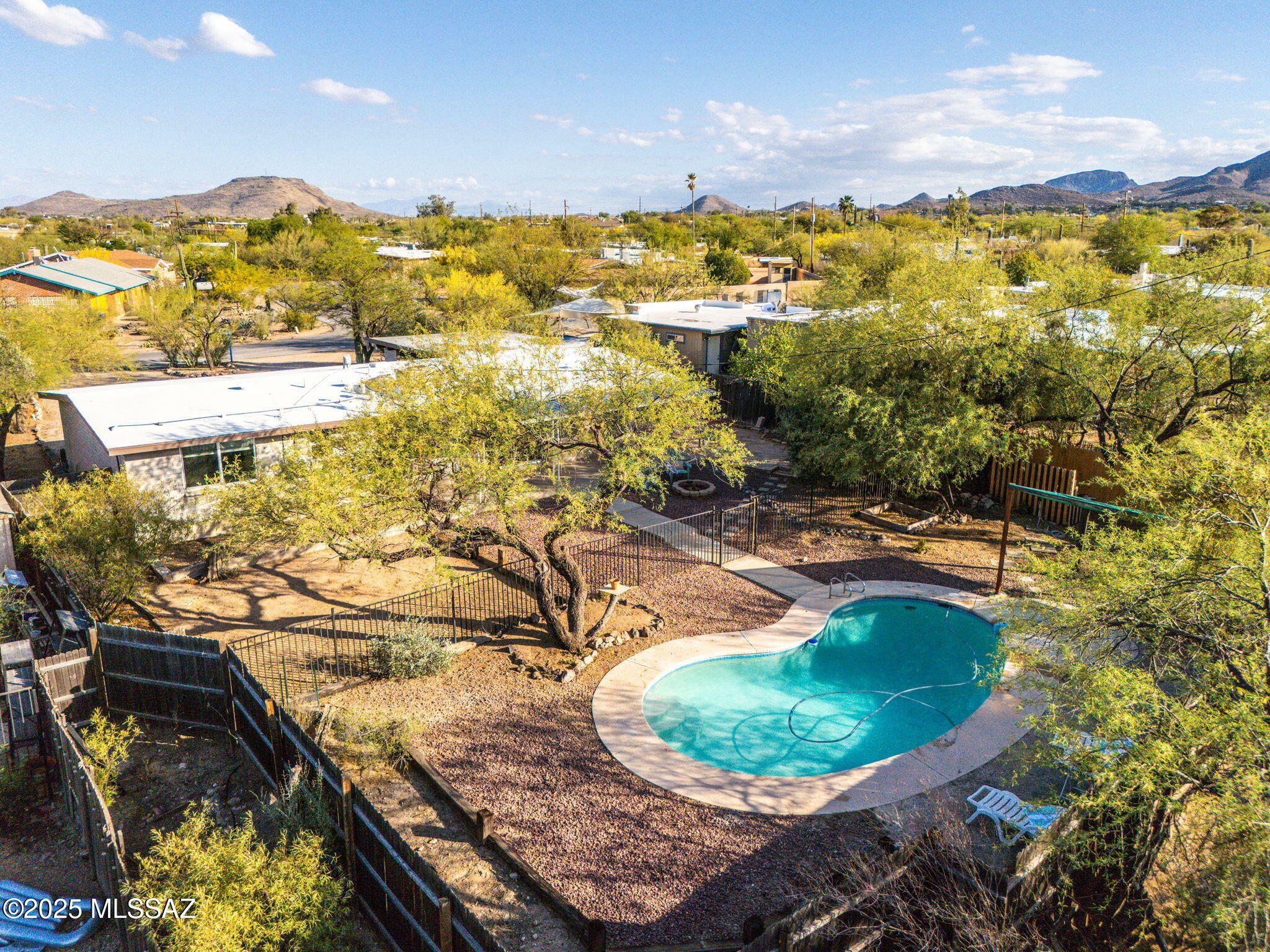 Property Photo: 2826 W Jacinto Street AZ 85745