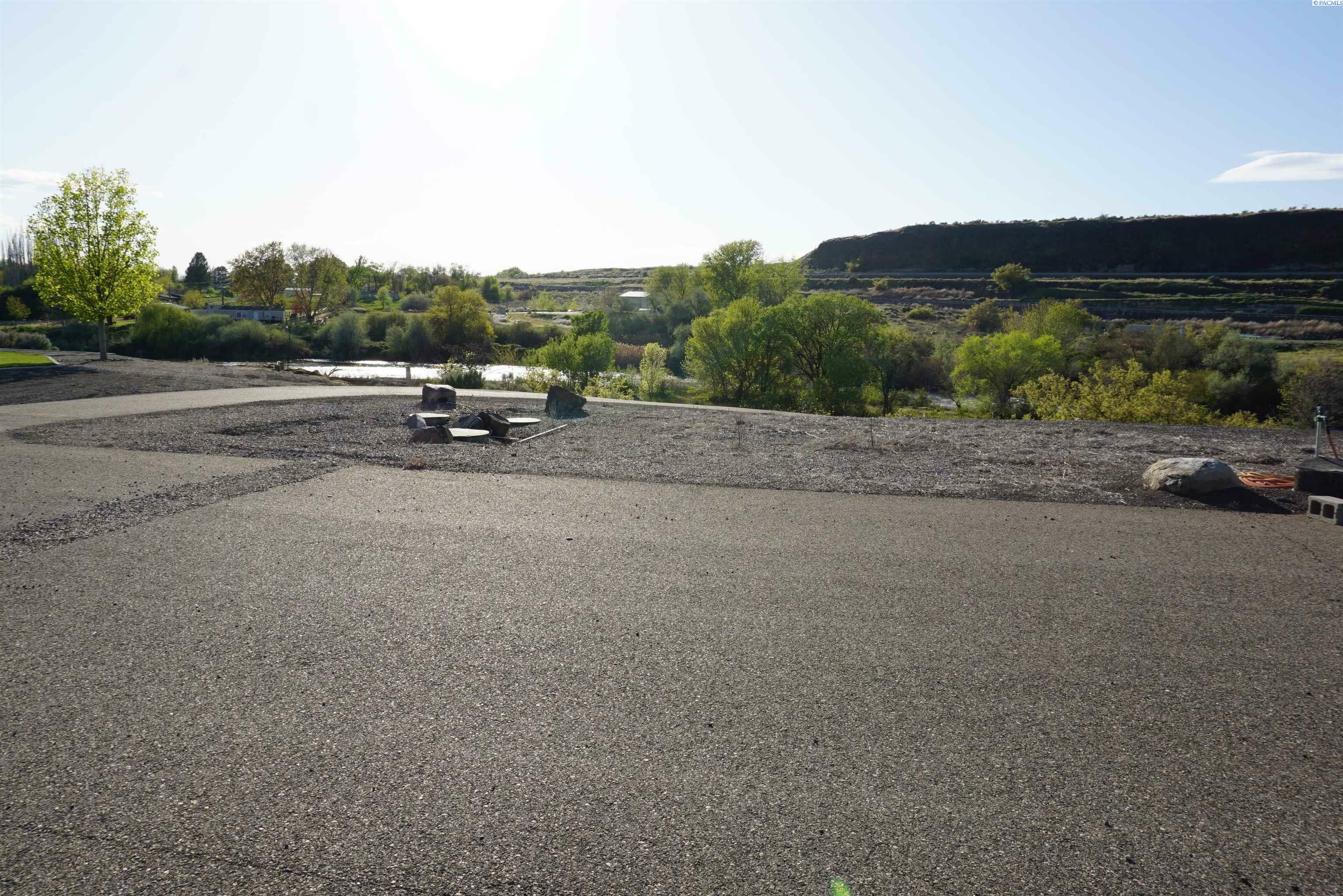 Property Photo: 68703 W Island View Pr WA 99350