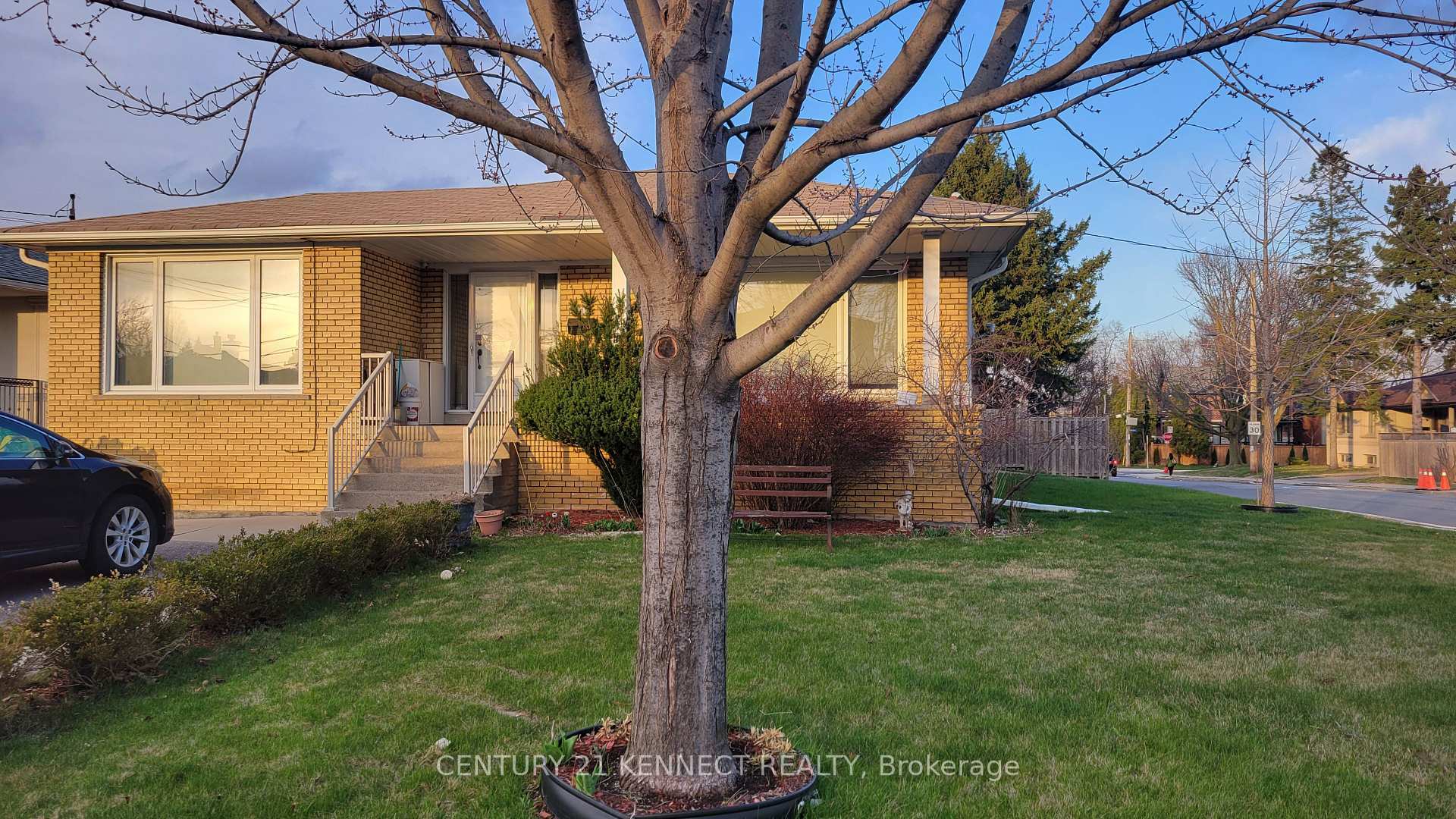1 Evanston Drive  Toronto ON M3H 5N9 photo