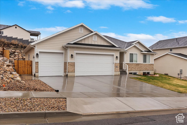 Property Photo: 816 E Clover Way UT 84050
