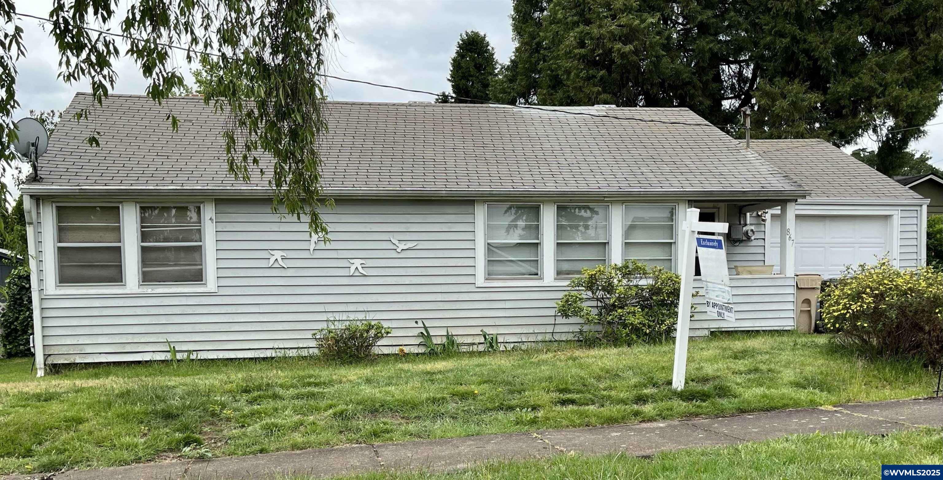Property Photo: 867 SW Birch St OR 97338
