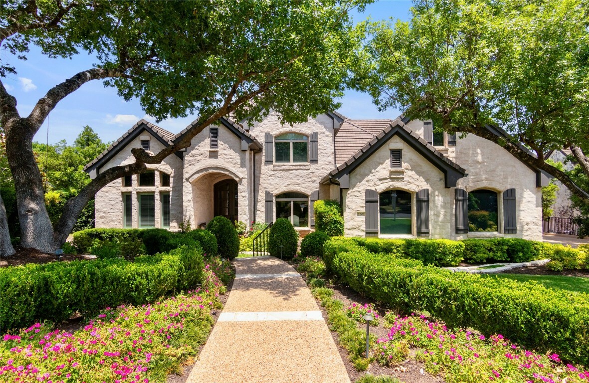 Property Photo: 2201 Far Gallant Drive TX 78746