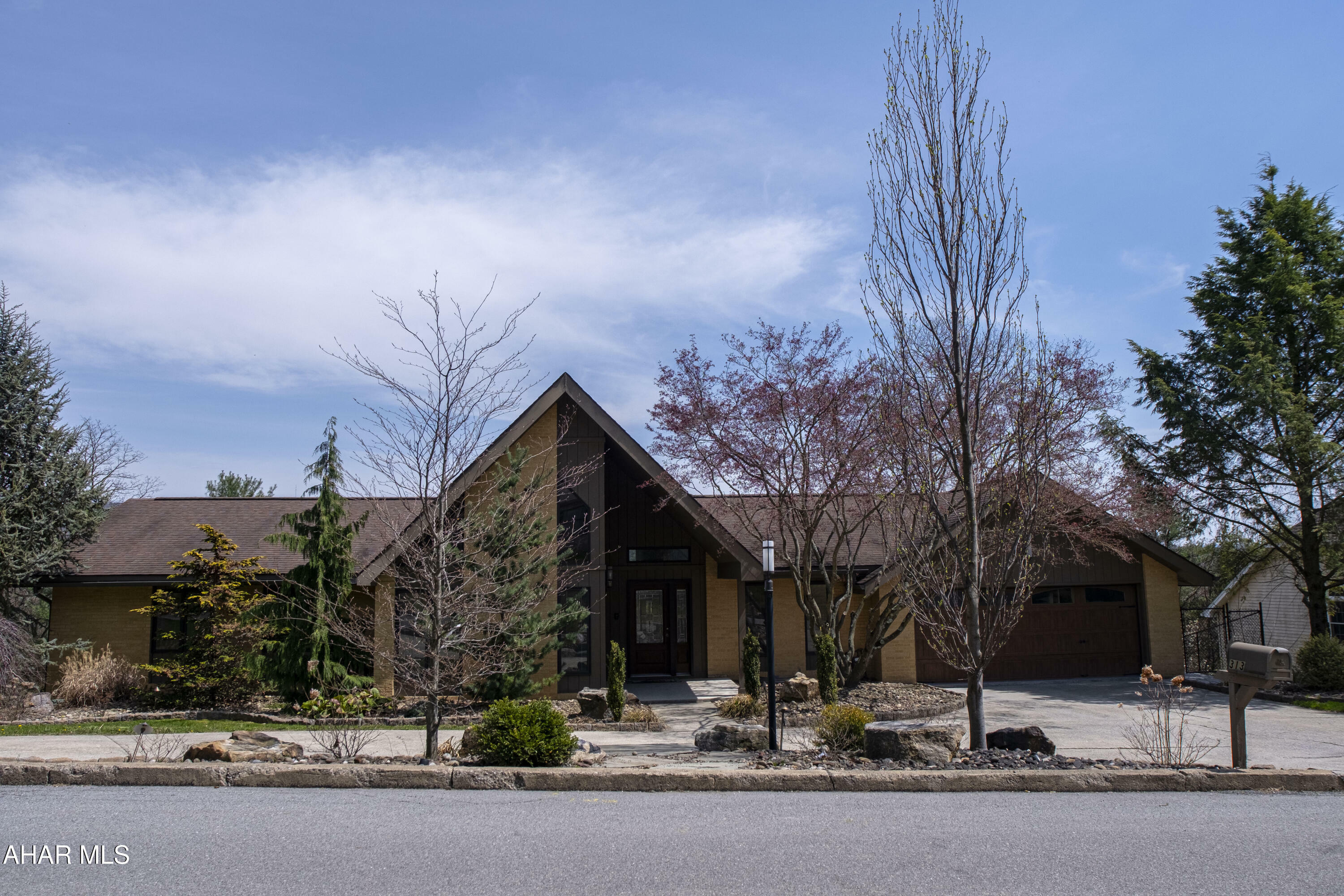 Property Photo: 313 Ridge Avenue PA 16602