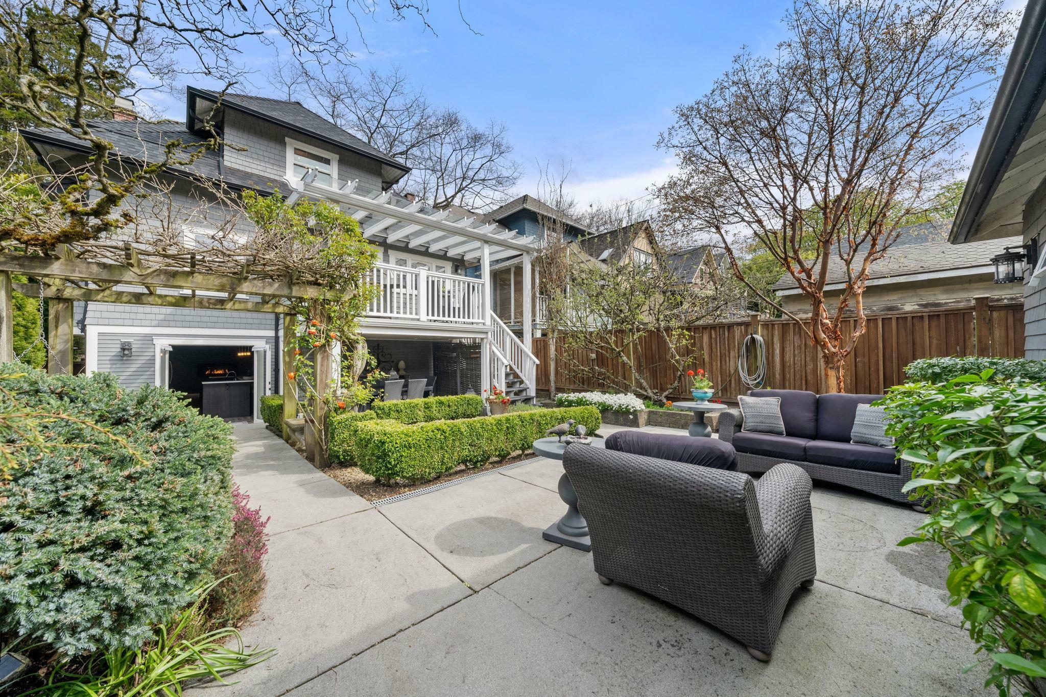 Property Photo: 2586 Eton Street BC V5K 1J7