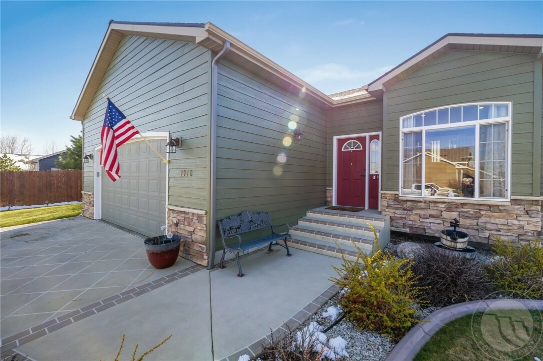 Property Photo: 1910 Arch Stone St MT 59106
