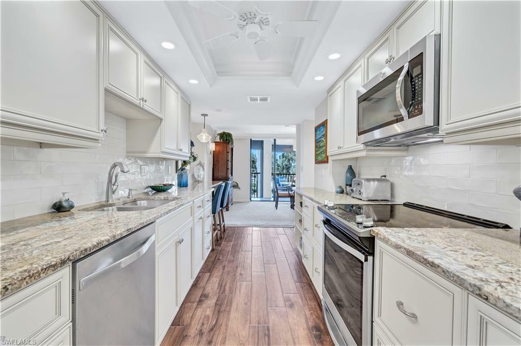 Property Photo: 2400 Gulf Shore Blvd N 203 FL 34103