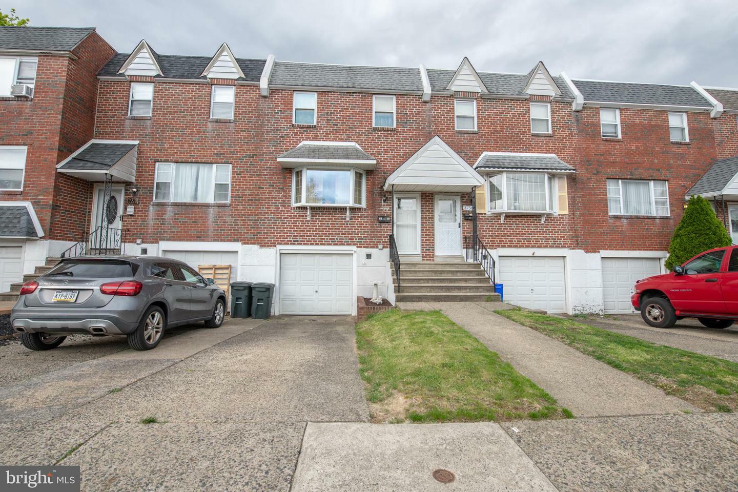 Property Photo: 3760 Genesee Drive PA 19154
