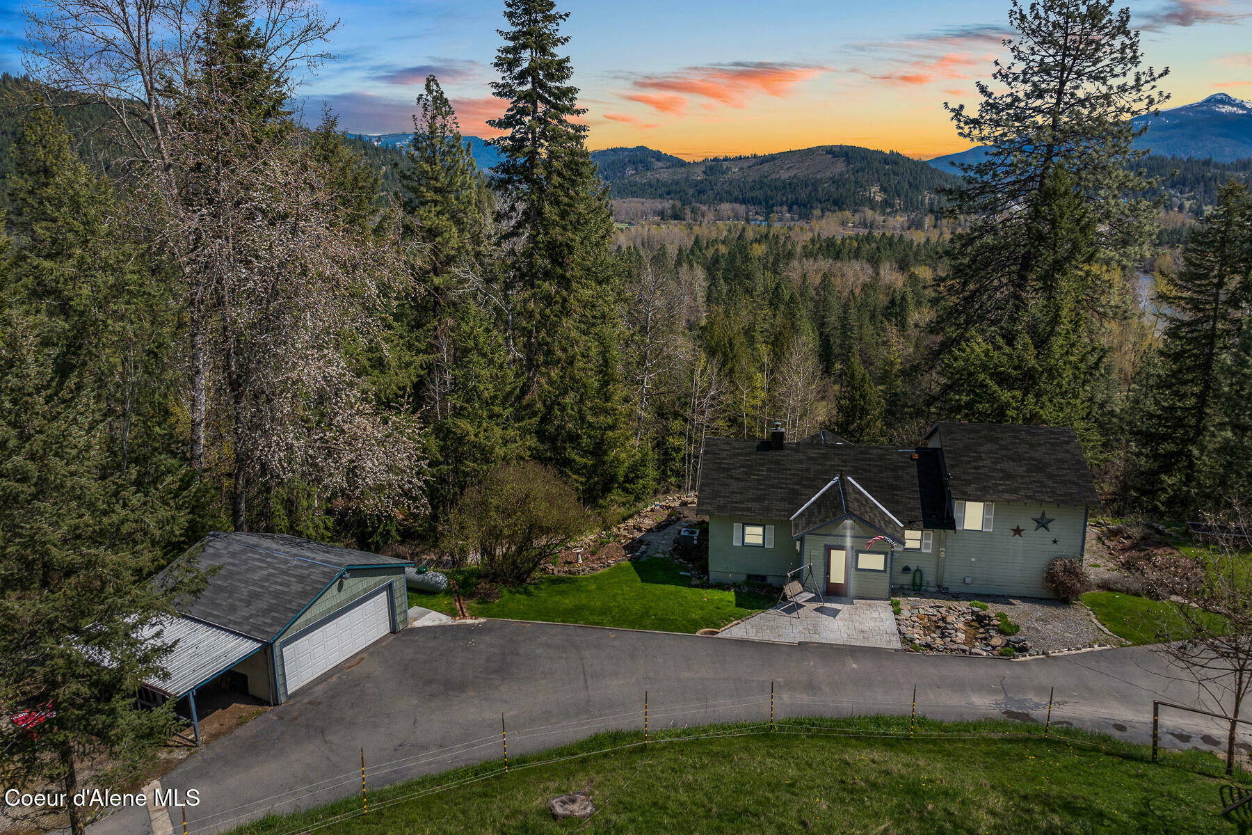 Property Photo: 305 Fast Hill Rd ID 83839