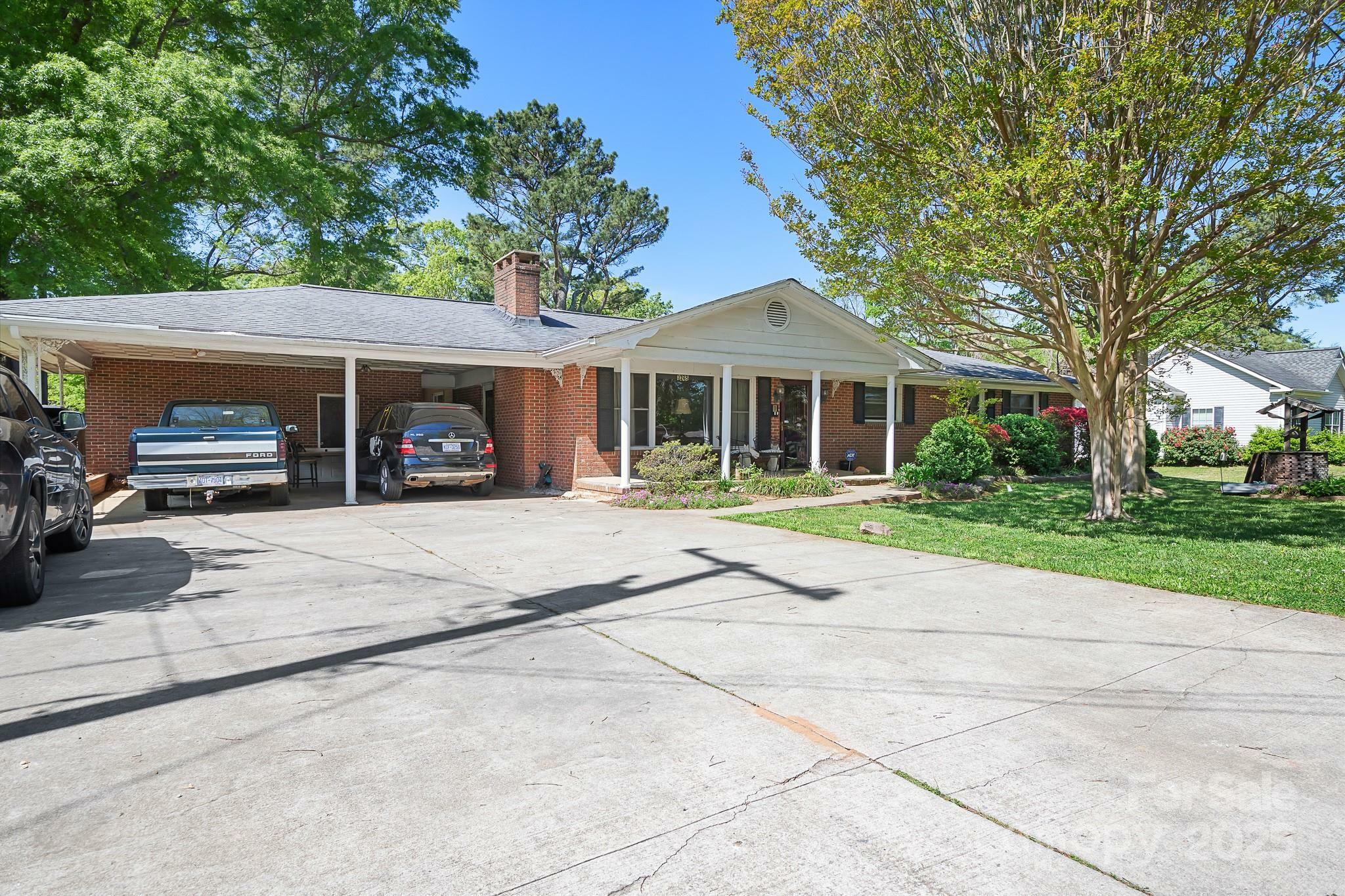 Property Photo: 3265 W Innes Street NC 28144