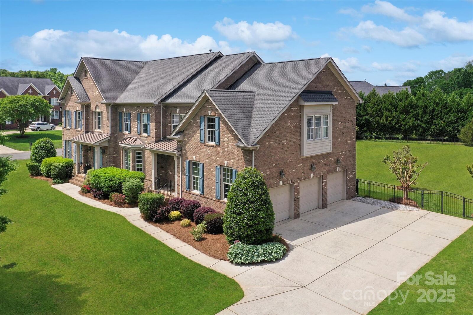 Property Photo:  101 Stonehurst Lane  NC 28173 