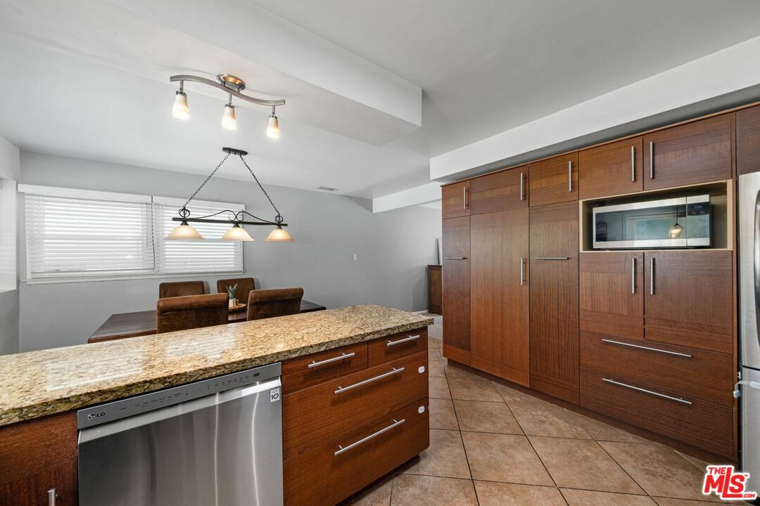 Property Photo: 9340 Yolanda Ave CA 91324
