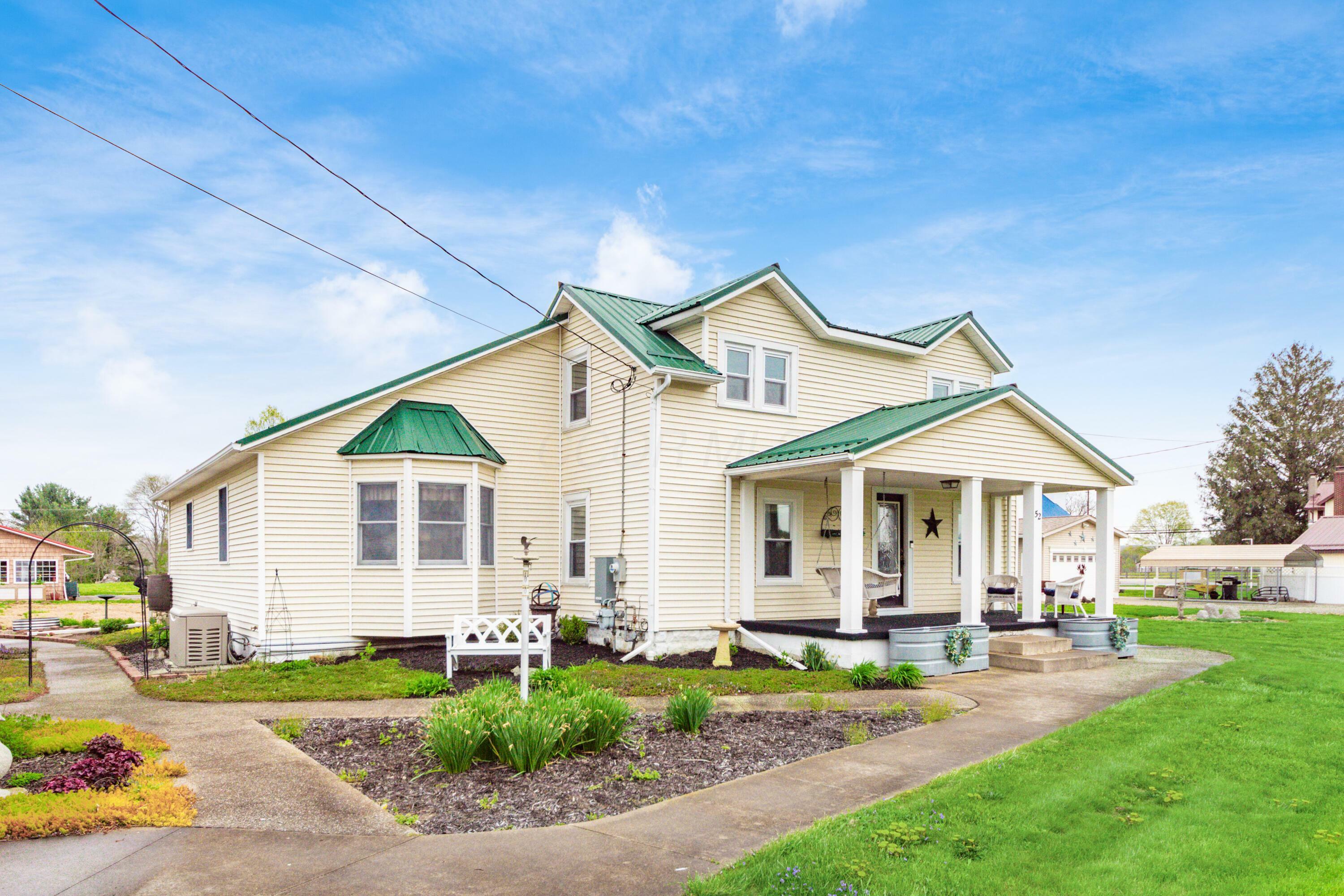 Property Photo: 52 3rd SE Street OH 43055