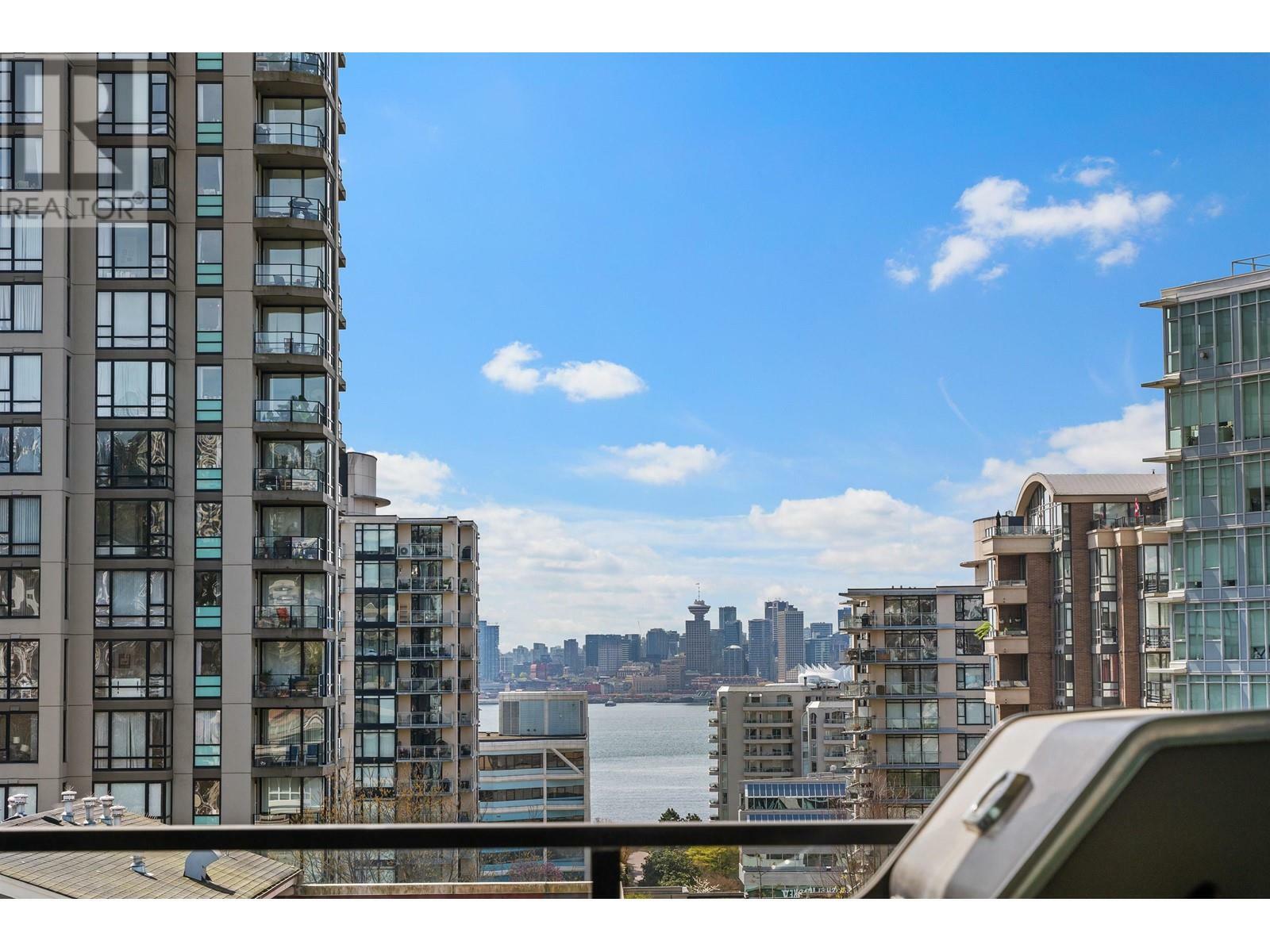 Property Photo: 177 West 3rd Street 404 BC V7M 0G5