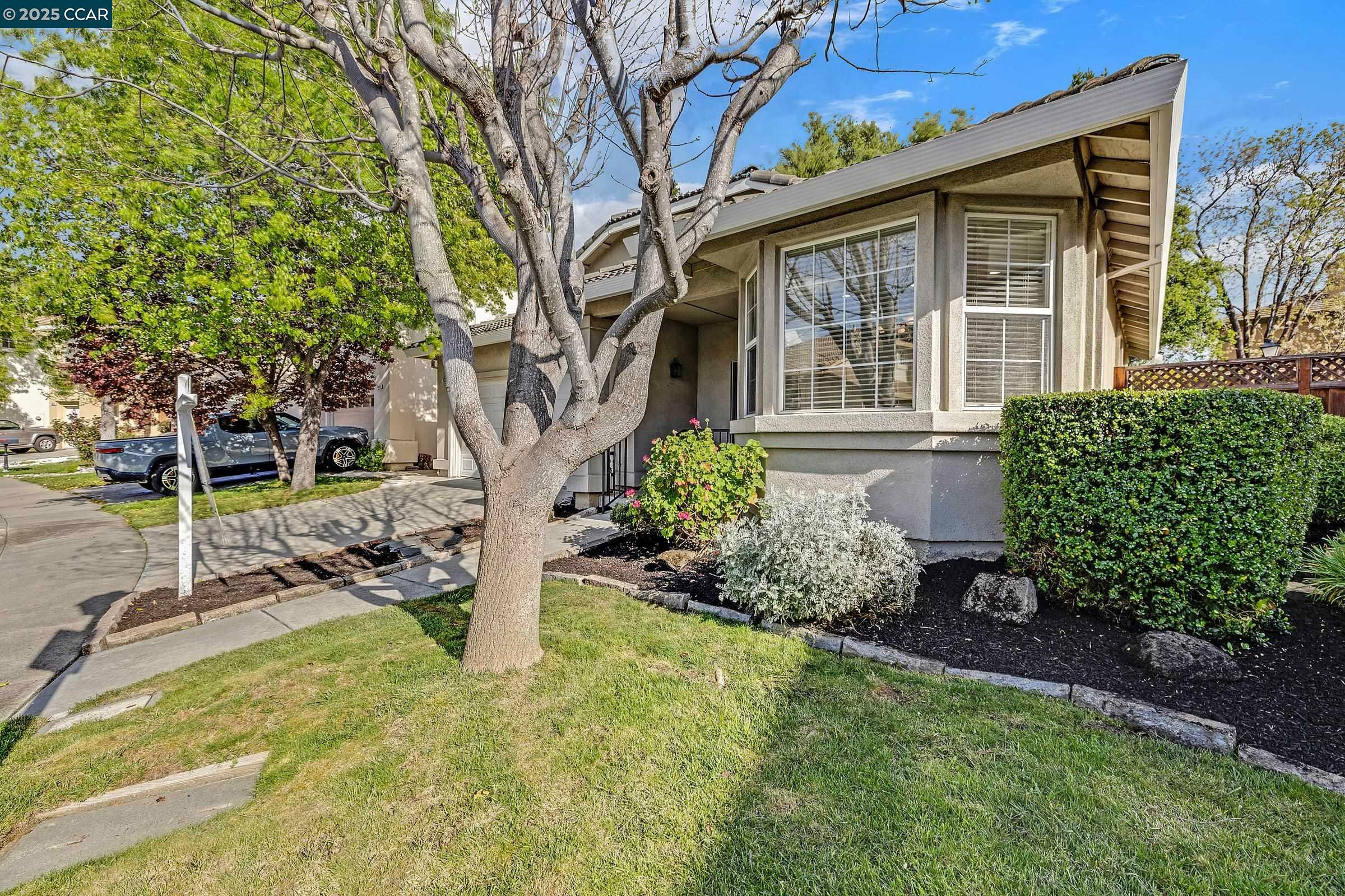 Property Photo: 5001 Porta Rossa Cir CA 94588