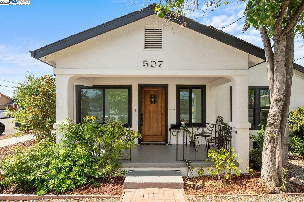 Property Photo:  507 N M St  CA 94551 
